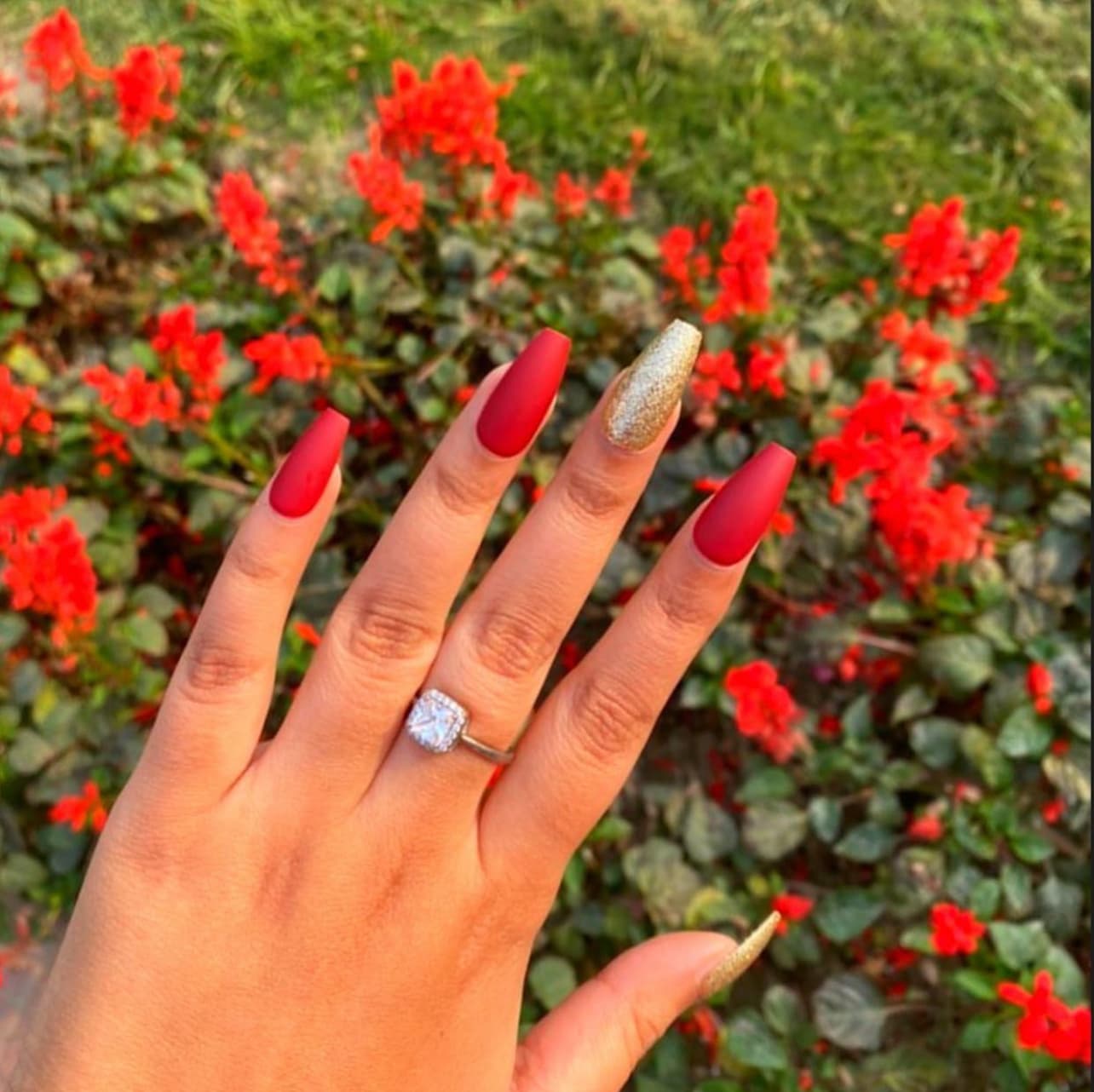 Nail Queen Red and Gold
